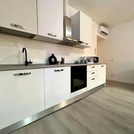 Piazza Roma Next And Station By Revenue House * Como