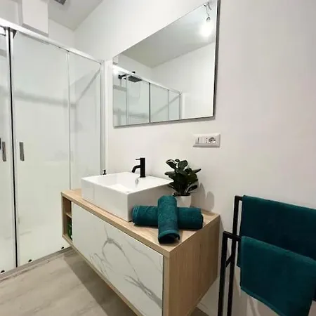 Appartement Piazza Roma Next And Station By Revenue House Como