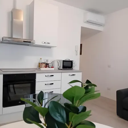 Piazza Roma Next And Station By Revenue House * Como