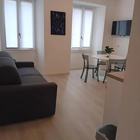 Piazza Roma Next And Station By Revenue House * Como