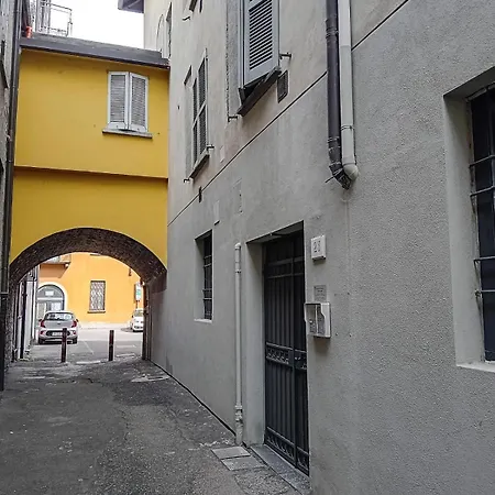 100 Passi Dal Lago, History Piazza Roma By Revenue House アパート コモ