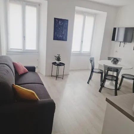 Appartement Piazza Roma Next And Station By Revenue House Como