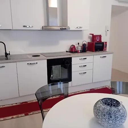 Apartamento Piazza Roma Next And Station By Revenue House *