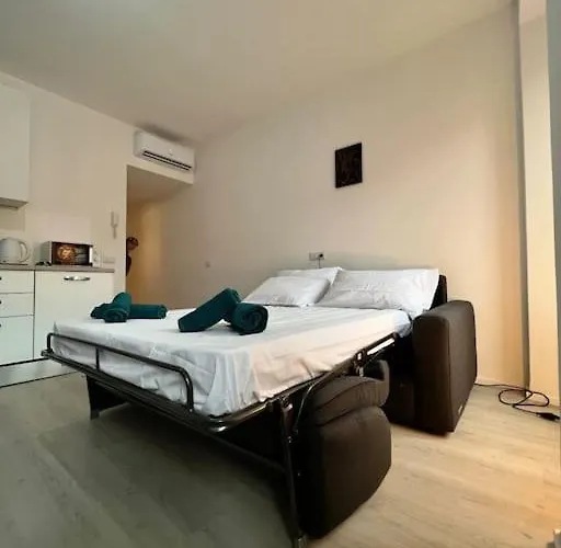 Apartment Piazza Roma Next And Station By Revenue House Como