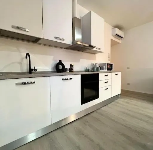 Piazza Roma Next And Station By Revenue House * Como