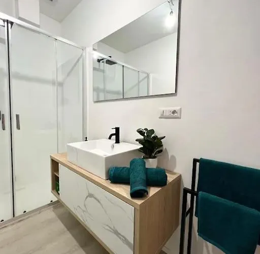 Apartment Piazza Roma Next And Station By Revenue House Como