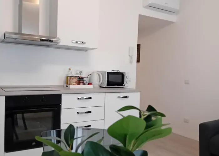 Piazza Roma Next And Station By Revenue House * Como