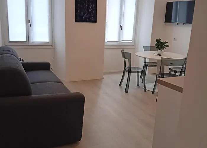 Piazza Roma Next And Station By Revenue House * Como