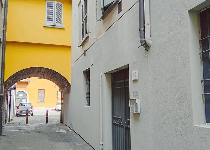 Piazza Roma Next And Station By Revenue House * Como