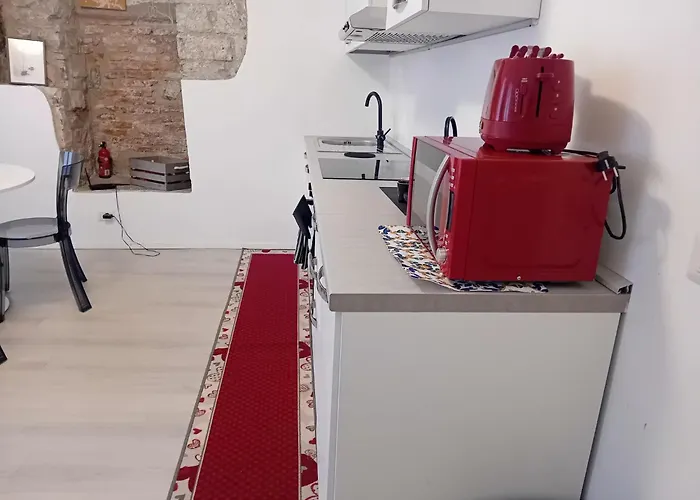 Apartment Piazza Roma Next And Station By Revenue House *